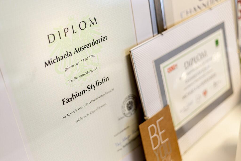 Diplom von Michaela Ausserdorfer als Fashion-Stylistin